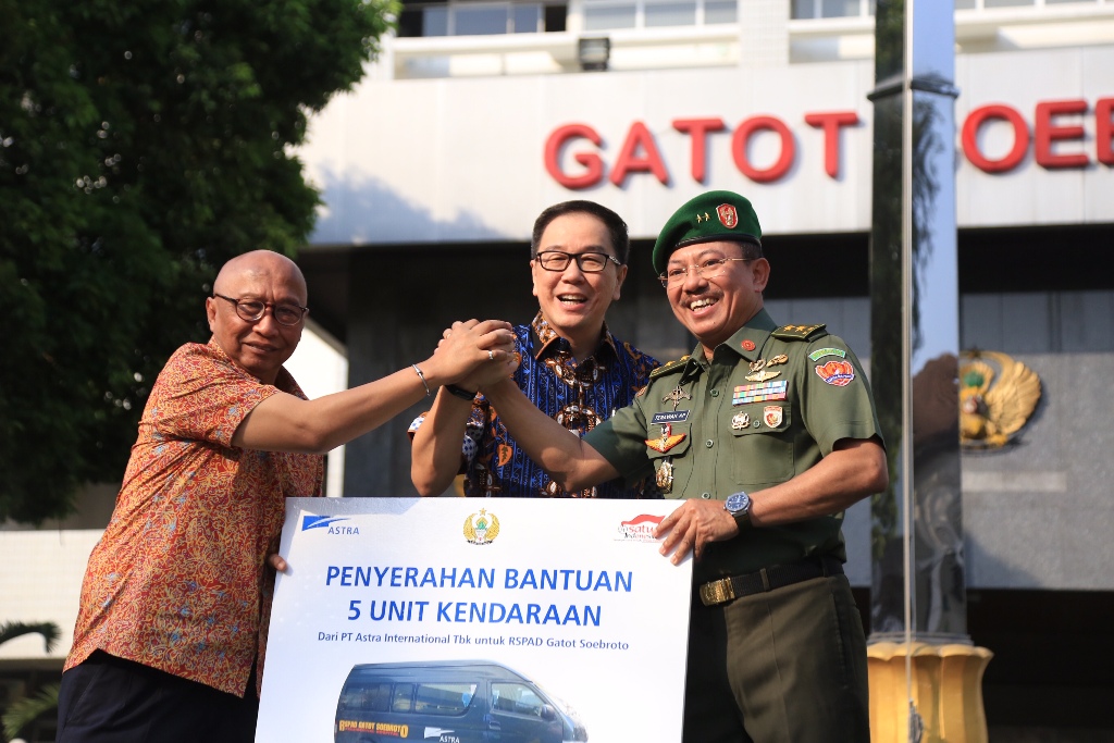 Astra Serahkan 5 HIACE untuk RSPAD Gatot Soebroto